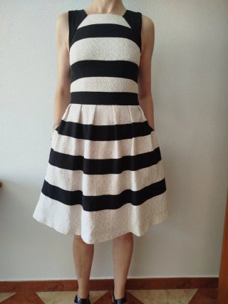 Vestido Karen Millen rayas beige y negro