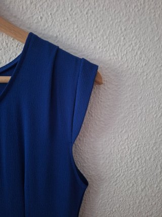Mono corto azul y negro con cinturón
