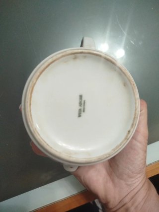 Tetera porcelana diseño alegre. Últimos días.