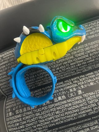 Pulsera de juguete de dragón azul