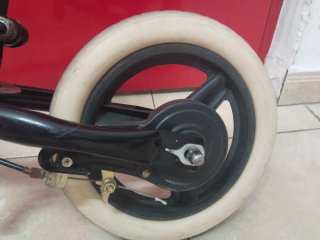 Bicicleta infantil negra