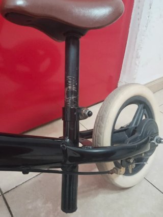 Bicicleta infantil negra