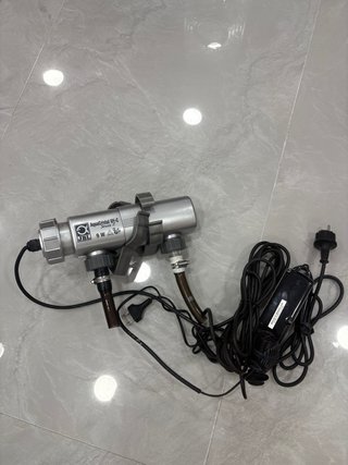 Pecera200Lde cristal negra Con el motor y flitos