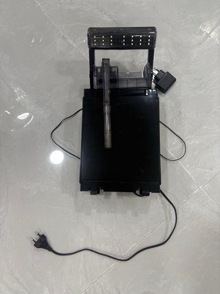 Pecera200Lde cristal negra Con el motor y flitos