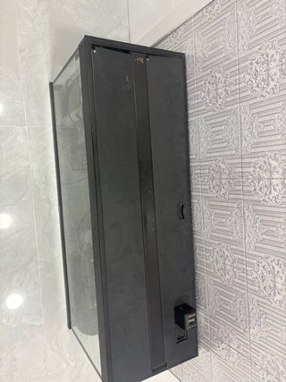 Pecera200Lde cristal negra Con el motor y flitos