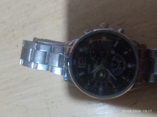 Reloj de hombre plateado y negro
