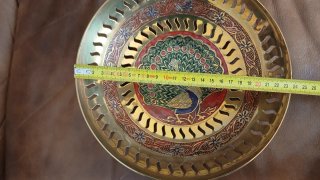 Coppia di Piatti Vintage in Ottone Pavone