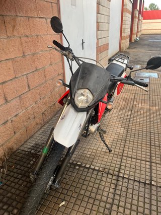 Derbi Senda 125cc Enduro Roja y Blanca