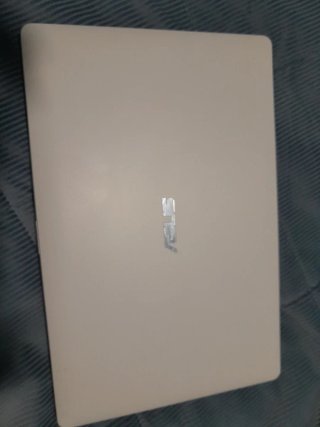 Netbook ASUS Blanco, le falta el cargador