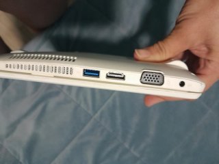 Netbook ASUS Blanco, le falta el cargador