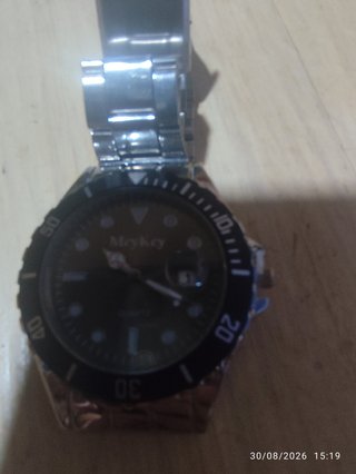 Reloj de hombre plateado y negro