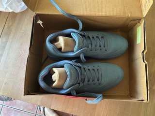 Bambas sketcher talla 41 de color azul usadas.
