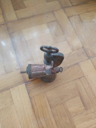 Picadora de carne antigua