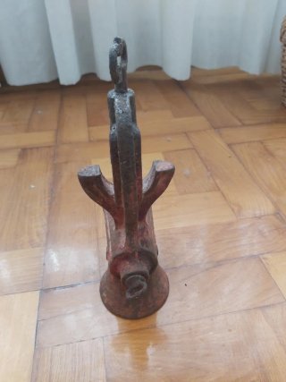 Picadora de carne antigua