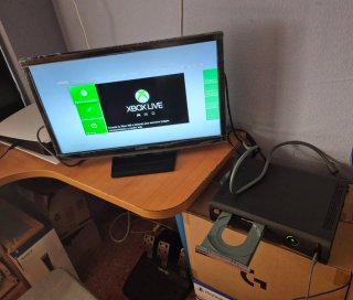 Xbox 360 + Giochi + Controller e Cavi