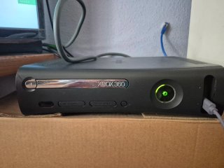 Xbox 360 + Giochi + Controller e Cavi