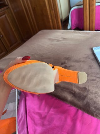 Sandalias naranjas tacón ancho talla 36. Poco uso!