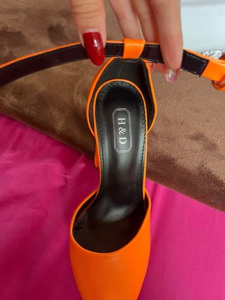 Sandalias naranjas tacón ancho talla 36. Poco uso!