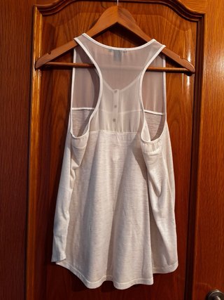 Camiseta H&M beige con transparencias
