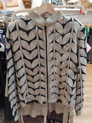 Chaqueta Vintage de Cuero Artesanal (Diseño Hojas)