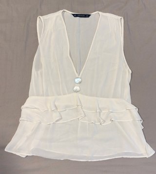 Blusa Zara blanca con volantes