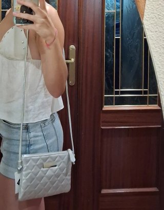 Bolso plateado acolchado