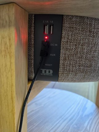 Mesa Auxiliar con Altavoz Bluetooth TD Systems 30w
