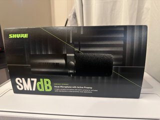 Shure SM7dB Micrófono XLR con Preamp + Brazo