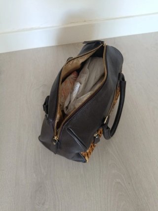 Bolso Guy Laroche Negro y Animal Print