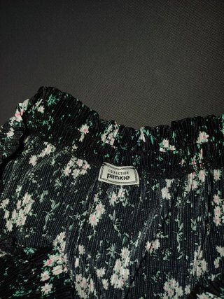 Falda negra floral Pimkie