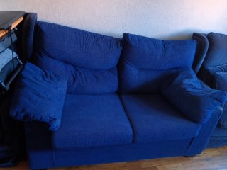 Sofá azul de tela
