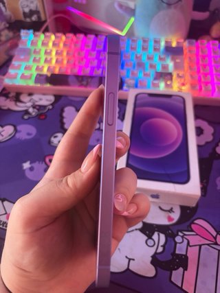Vendo iPhone 12 64GB, morado, en excelente estado