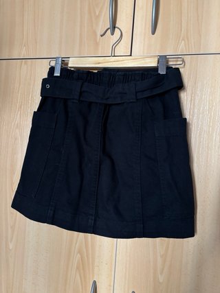 Falda negra Bershka con cinturón