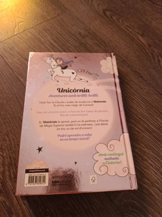 Llibre en català de la sèrie Unicornia