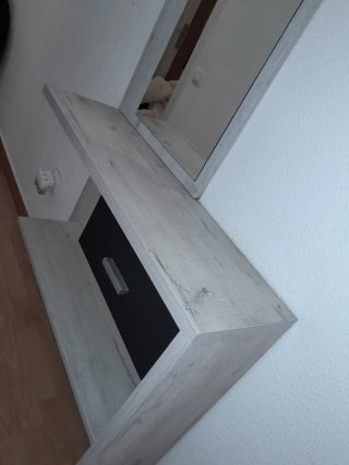 Recibidor de madera y cristal