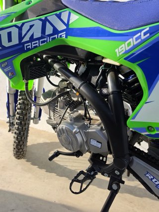 Moto de cross ROAN azul y verde