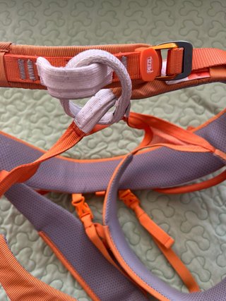 Arnés de escalada Petzl naranja HIRUNDOS