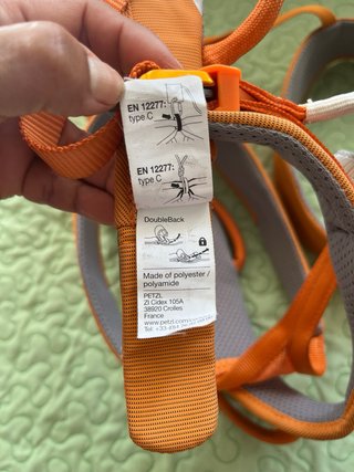 Arnés de escalada Petzl naranja HIRUNDOS