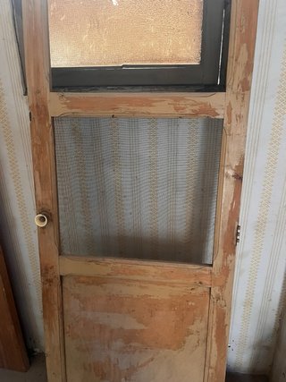 Puerta vieja vintage para restaurar