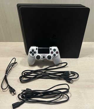 Consola PS4 Slim Negra + Mando y Cables