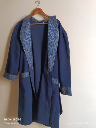 Bata de casa azul con estampado