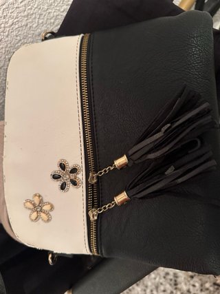 Bolso blanco y negro con flores