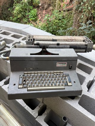 Olivetti Tekne 3 Máquina de Escribir Antigua