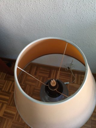 Lámpara auxiliar cerámica y plástico.