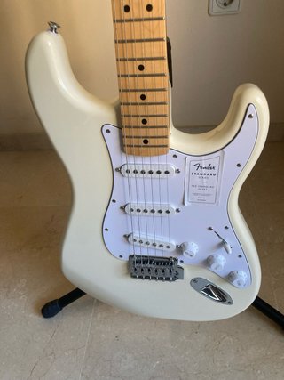 Guitarra Fender Standard (Indonesia)
