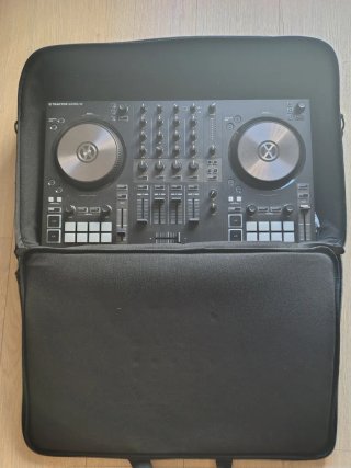 Controlador DJ Traktor Kontrol S3