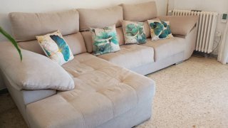 Sofá modular tela beige con cojines