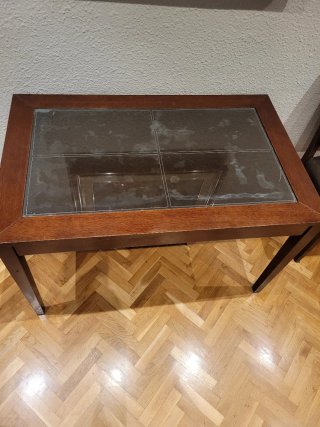 Mesa de salón con 4 sillas