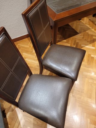 Mesa de salón con 4 sillas