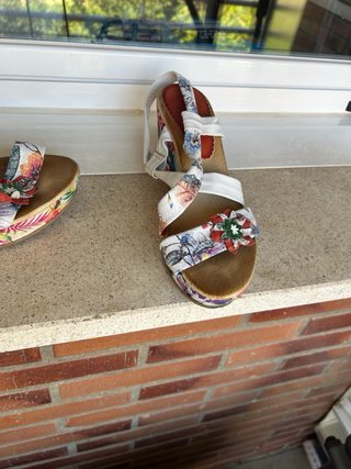 Sandalias cuña florales blancas Cuña 7,5 cm